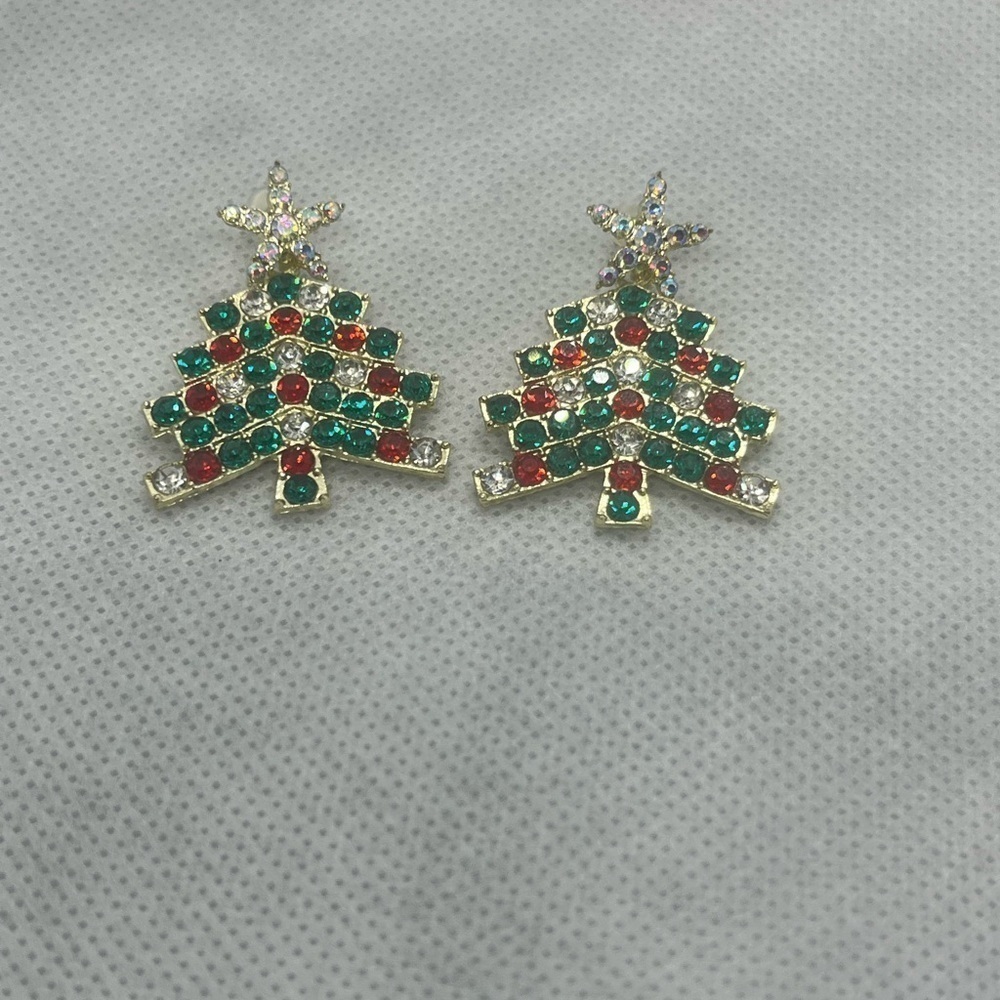 Sparkle This Christmas with Dazzling Tree Earrings!